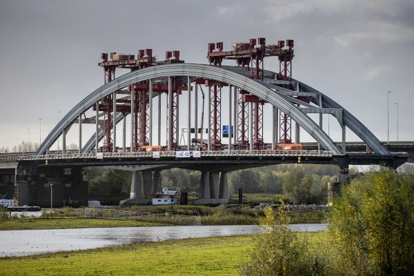 Verwijdering Boogbrug Vianen succesvol verlopen