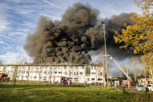 Daken van sommige Amsterdamse containerwoningen brandgevaarlijk