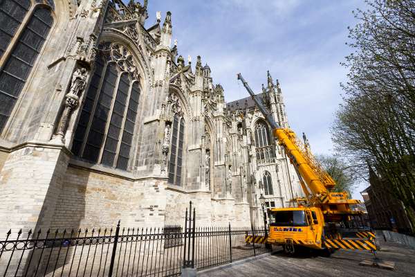 Toren Sint Jan in Den Bosch in de steigers