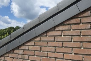 Keramisch boeiboord esthetische overbrugging pan en gevel 