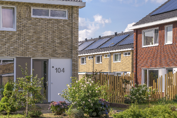 99 woningen verduurzaamd én gefacelift in Raalte