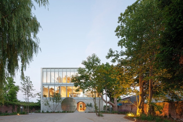 Maximize daylight, minimize overheating
