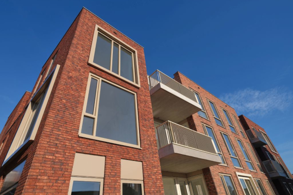 ClickBrick Pure: circulair keramisch gevelsysteem met traditionele look