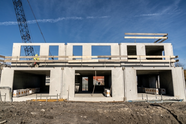 Eerste woningen met wanden en gevels in geopolymeerbeton