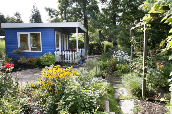 Zelf een tuinhuisje bouwen? Let goed op