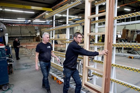 Houten kozijnen fabriek rijgt innovaties aaneen